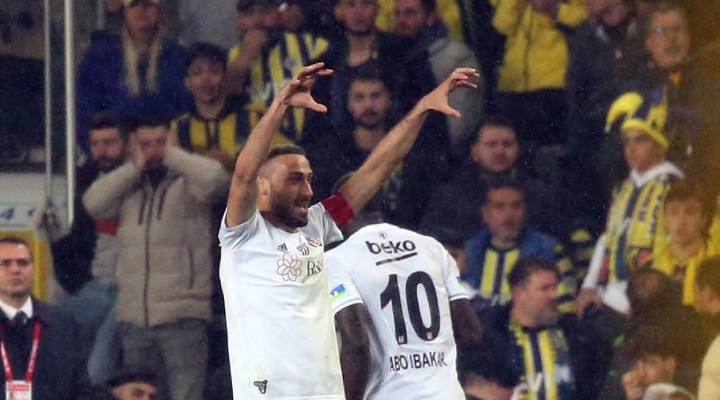 Beşiktaş'tan 10 kişiyle Kadıköy'de 4 gollü zafer...