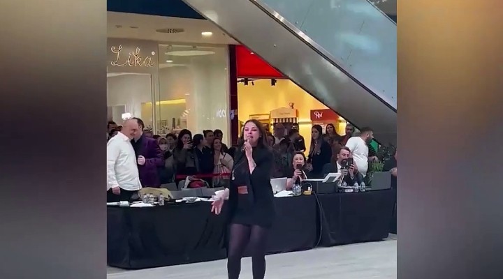 Bir zamanların paylaşılamayan ismiydi... Şimdi AVM'lerde şarkı söylüyor