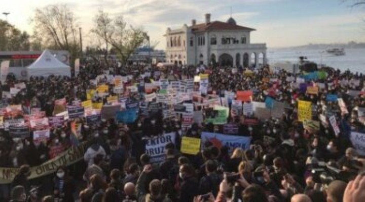 Boğaziçi eylemleri Kadıköy'de devam ediyor