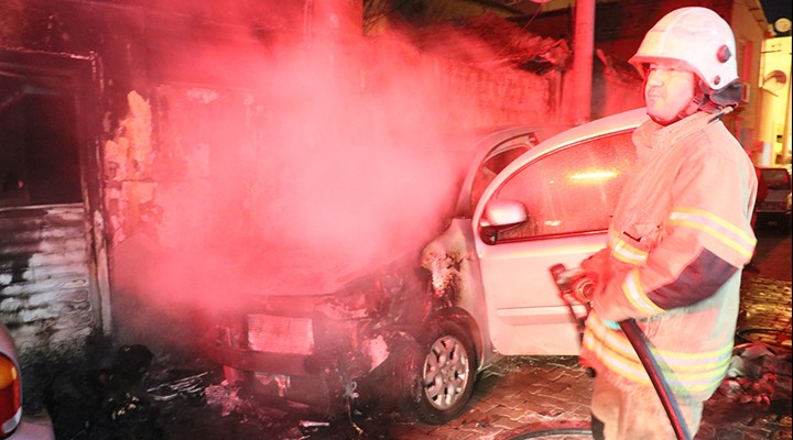 Bornova'da araç yangını.. İş yerine de sıçradı!