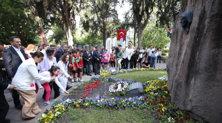 Bornova'da Anneler Günü coşkusu