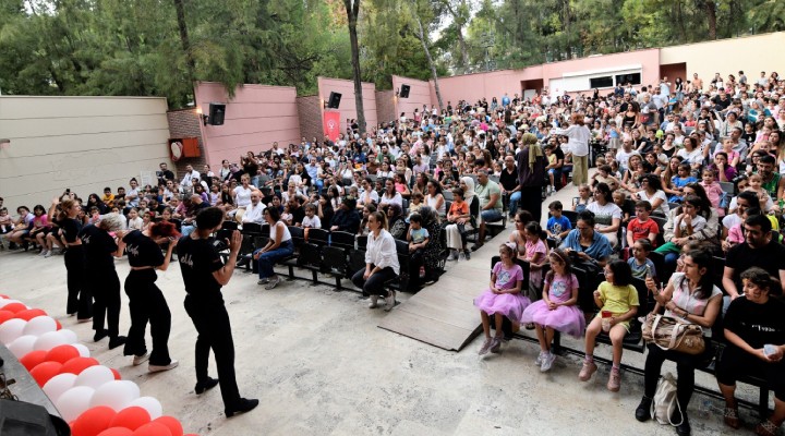 Bornova'da Çocuk Hakları Günü'ne renkli kutlama!