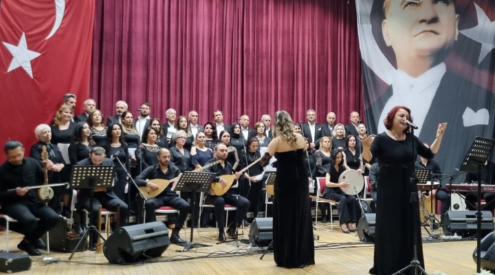 Bornova’da Türk Halk Müziği Korosu'ndan muhteşem konser!