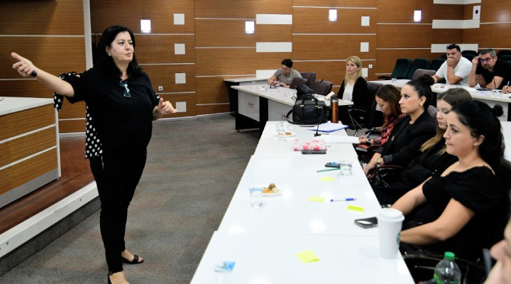 Bornova’da çalışanlara Toplumsal Cinsiyet Eşitliği Semineri