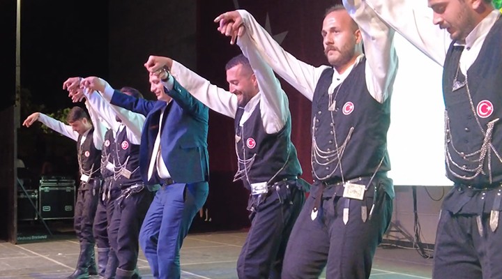 Bornova’da halk dansları rüzgarı esti