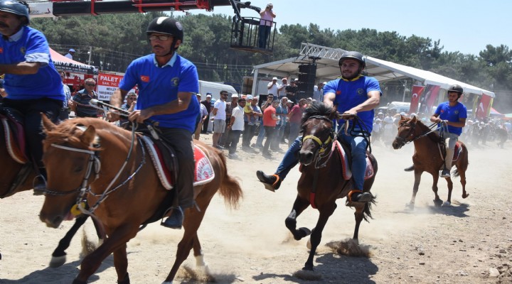 Buca'da rahvan at yarışları