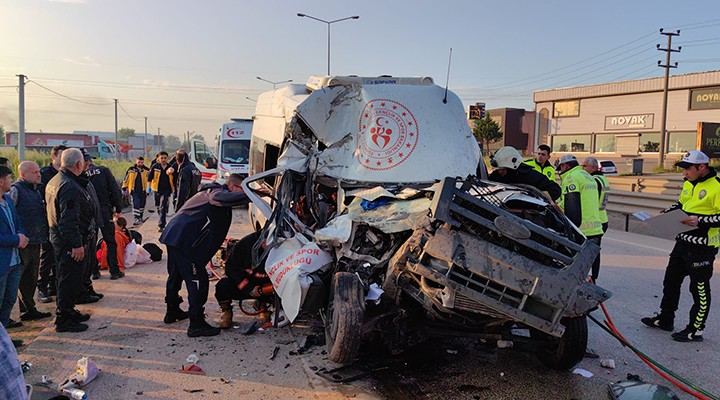 Bursa'da sporcuları taşıyan minibüs kaza yaptı: 1 ölü