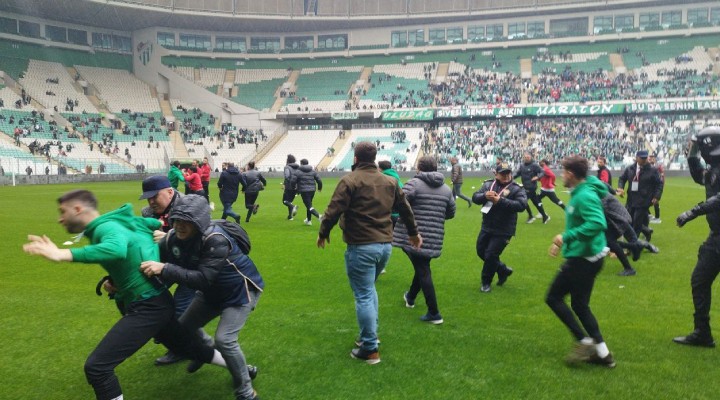 Bursaspor ve Amedsporlu futbolcular birbirine girdi!
