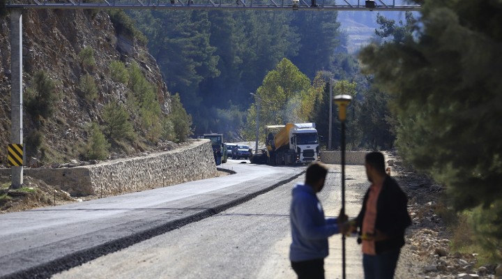 Büyükşehir, Kavaklıdere'nin girişinde ilk asfalt serimini yaptı!