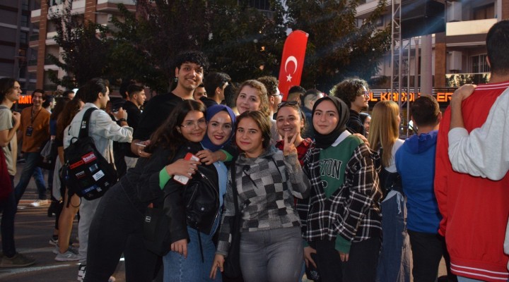 Büyükşehir'den Çiğli'de Gençlik Şenliği!
