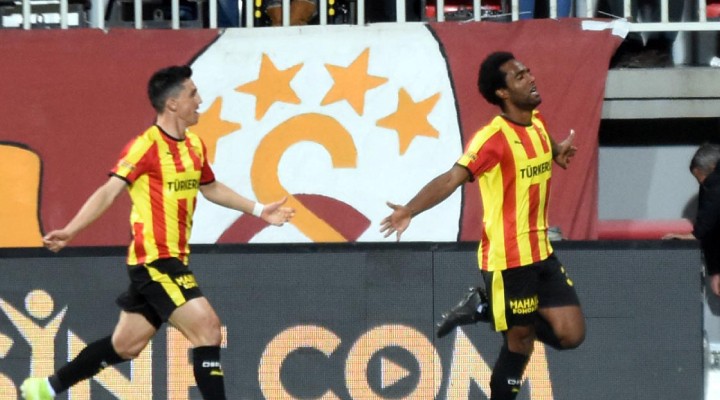 Göztepe lider Sivasspor'a konuk oluyor