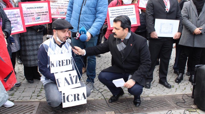 CHP'DEN TİYATROLU İSYAN! Tarım bakanına Fransa nişanı, köylüye kredi, icra, faiz nişanı taktılar...