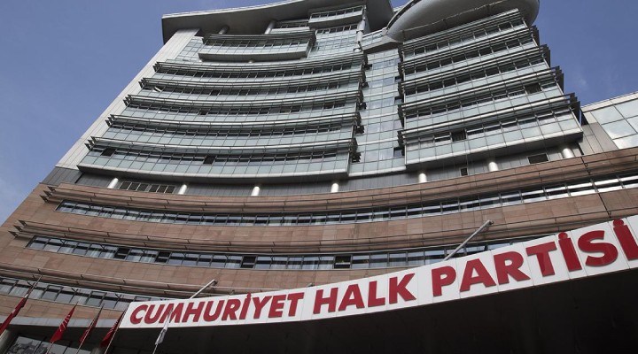Adnan Menderes'in sloganını afiş yaptırıp CHP Genel Merkezi'ne astılar!