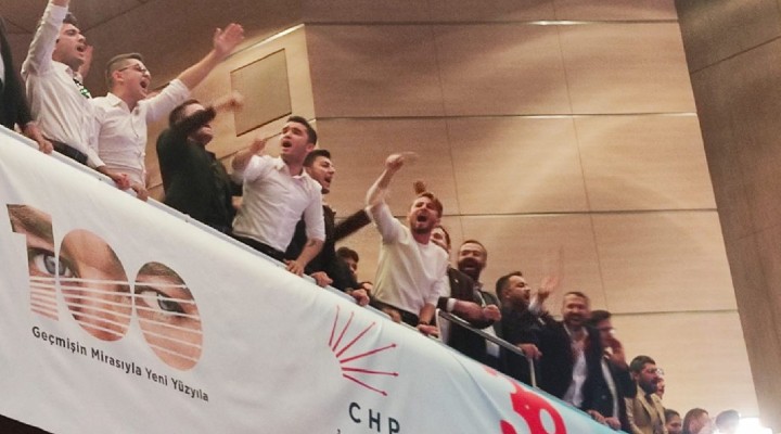 CHP İstanbul İl Kongresi'nde gerginlik... O pankarta tepki!