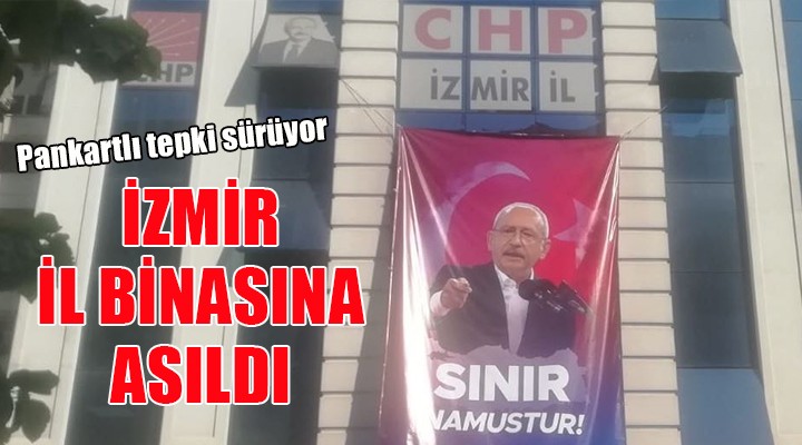 CHP İzmir İl Binası'na 'Sınır Namustur' pankartı asıldı