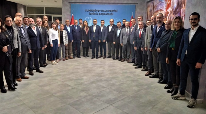CHP İzmir'de yeni yönetim toplandı