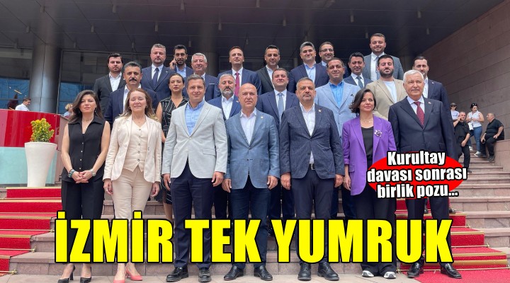 CHP İzmir'den kurultay davası sonrası birlik pozu...