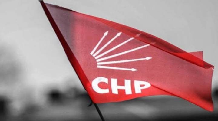 CHP'de iki istifa birden!