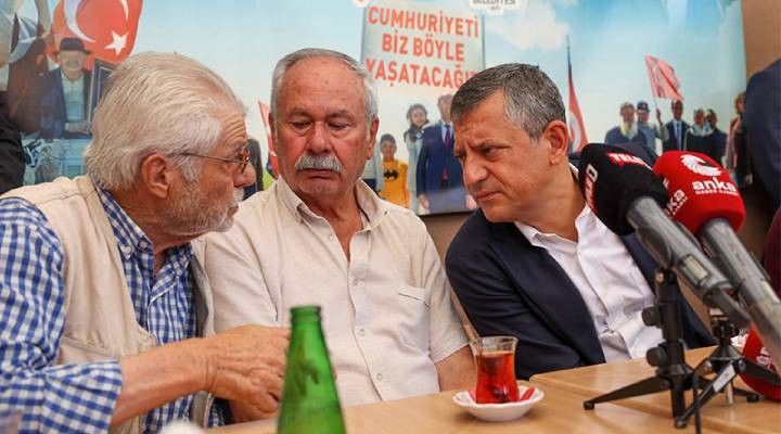 CHP lideri Özel, Kırşehir'de emeklilerle buluştu