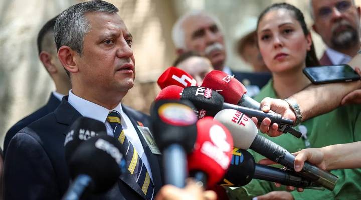 CHP'nin komisyon kararını Özgür Özel açıkladı