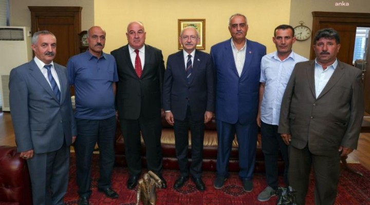 CHP'ye aşiret katılımları sürüyor: Rozetlerini Kılıçdaroğlu taktı