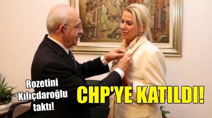 CHP'ye katıldı... Rozetini Kılıçdaroğlu taktı!