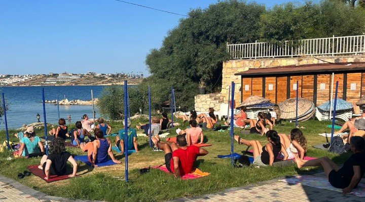 Çeşme Kent Konseyi'nden yoga dersi!