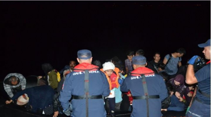Çeşme'de 111 kaçak göçmen ile 5 organizatör yakalandı