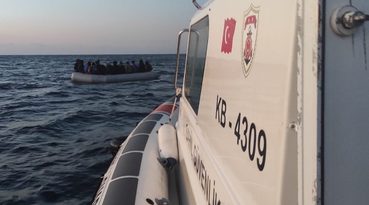 Çeşme'de 25 kaçak göçmen kurtarıldı!