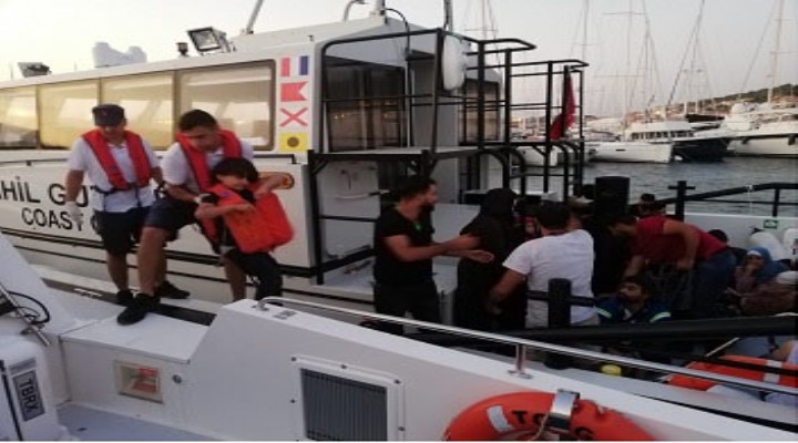Çeşme'de 38 kaçak göçmen yakalandı