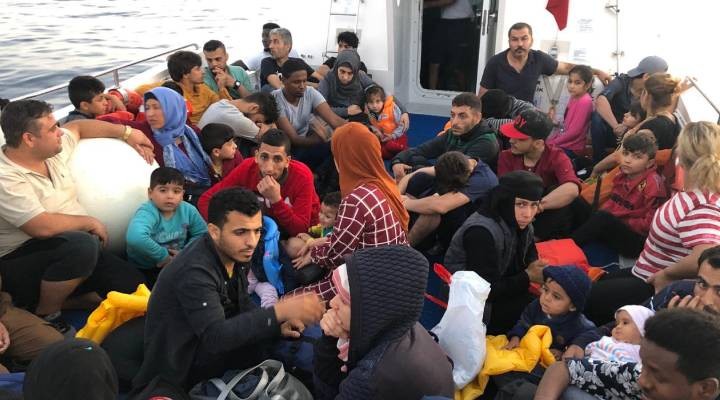 Çeşme ve Dikili'de 88 kaçak göçmen yakalandı