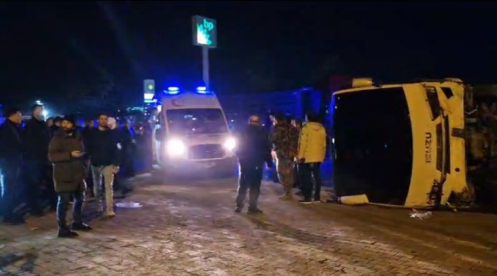 Çevik Kuvvet midibüsü devrildi: 11 polis yaralı!