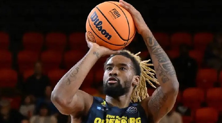 Charles Manning Karşıyaka'da