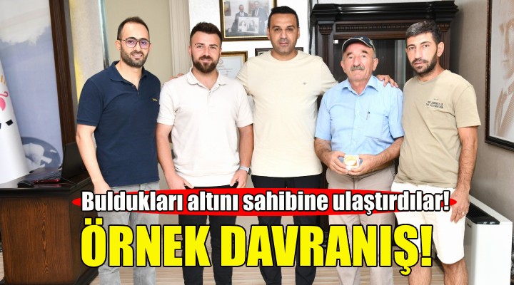 Çiğli Belediyesi işçileri buldukları altını sahibine ulaştırdı!