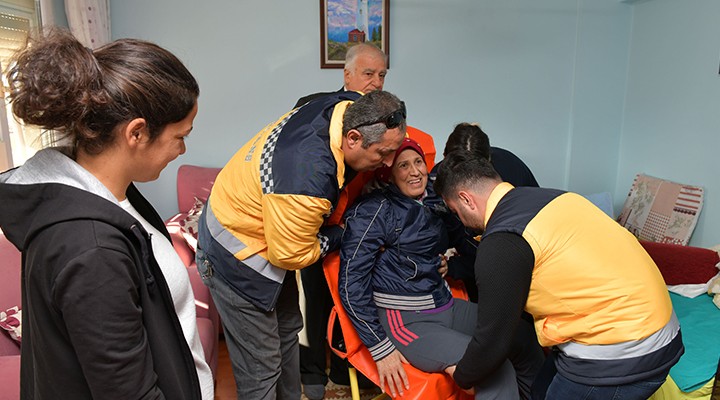 Çiğli'de ayda 300 hasta taşınıyor