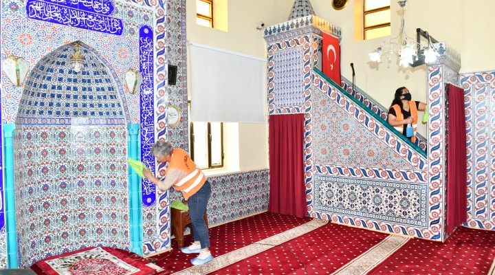 Çiğli'de camiler Kurban Bayramı'na hazır