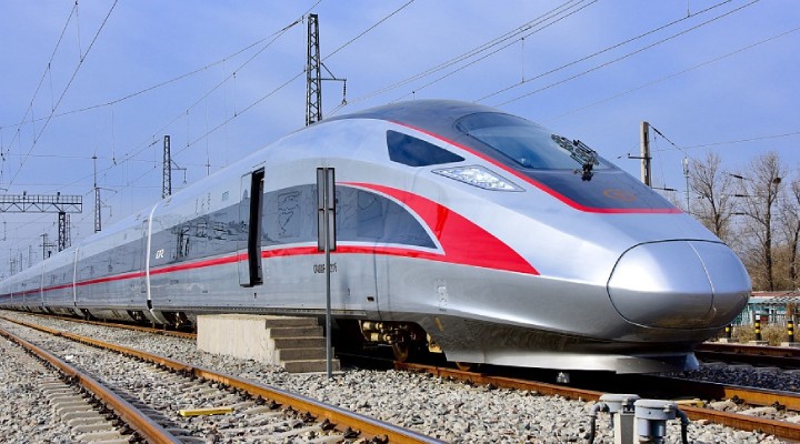 Çin, 450 kilometre hıza ulaşan treni tanıttı!