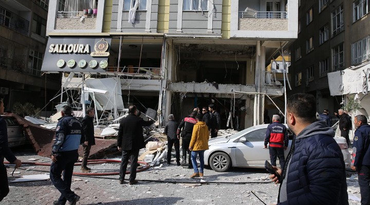 Deprem bölgesinde doğalgaz patlaması: Ölü ve yaralılar var...