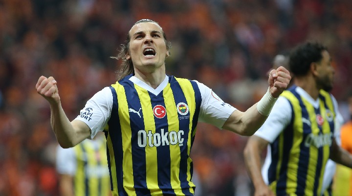 Derbide Fenerbahçe güldü... Şampiyon son hafta belli olacak!