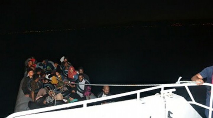 Dikili'de 42 kaçak göçmen yakalandı