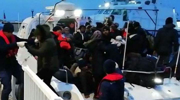 Dikili ve Çeşme'de 105 kaçak göçmen