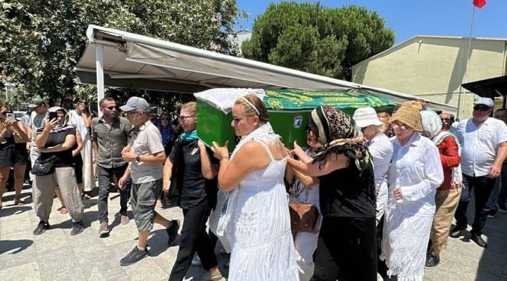 Dinara'nın tabutunu kadınlar taşıdı