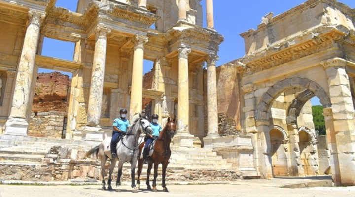 Efes'in güvenliği atlı jandarmaya emanet!