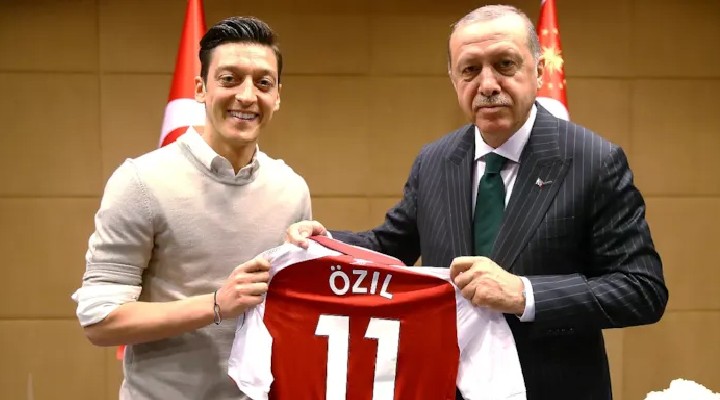 Erdoğan'dan Mesut Özil'e yeni görev