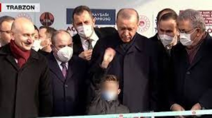 Skandalla ilgili yeni görüntüler ortaya çıktı... Erdoğan, çocuğun eline mikrofonu verip: 'Al bunla söyle' demiş...