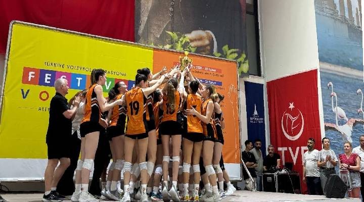 Festival Voleybol'da ilk ödüller verildi