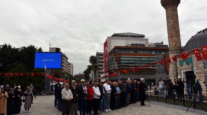 Filistin'de hayatını kaybedenler için İzmir'de gıyabi cenaze namazı kılındı