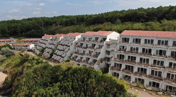 Firari Galip Öztürk'ün oteli yağmalandı