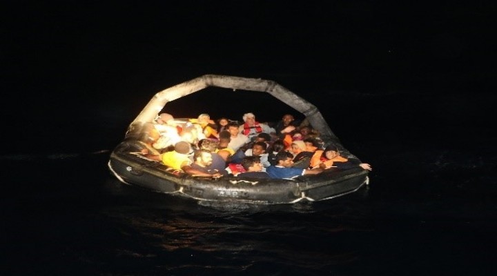 Foça'da 125 göçmen kurtarıldı!