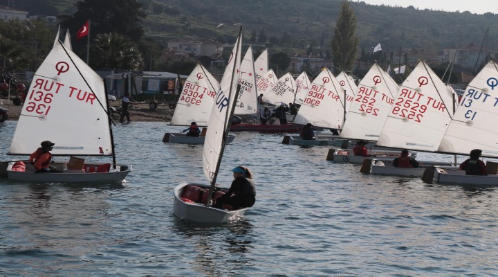 Foça'da Atatürk Kupası Yelken Yarışları başladı